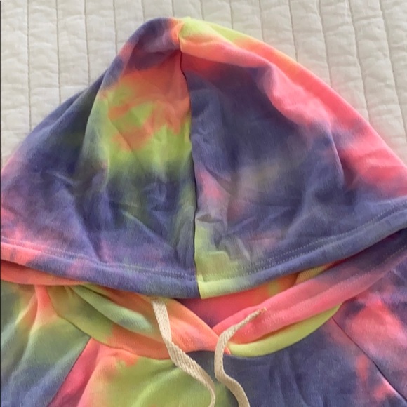 VICI tie dye crop hoodie - Picture 4 of 6